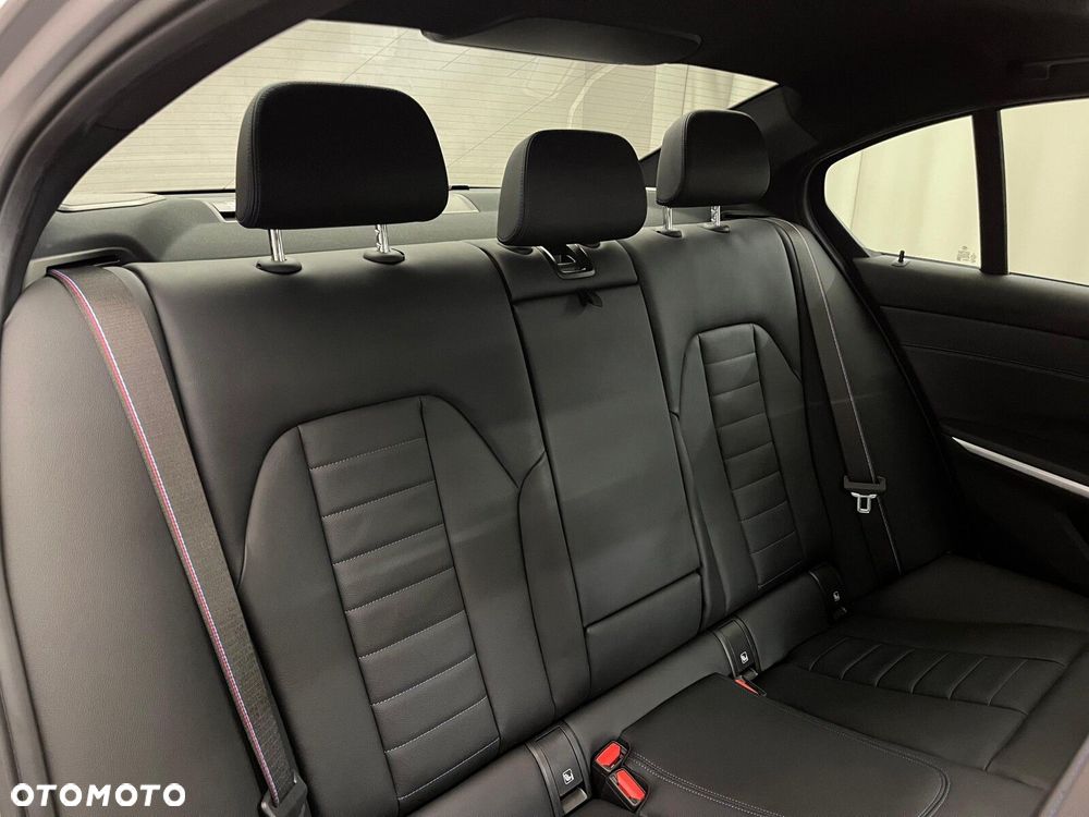 BMW Seria 3 320d xDrive mHEV M Sport sport - 38
