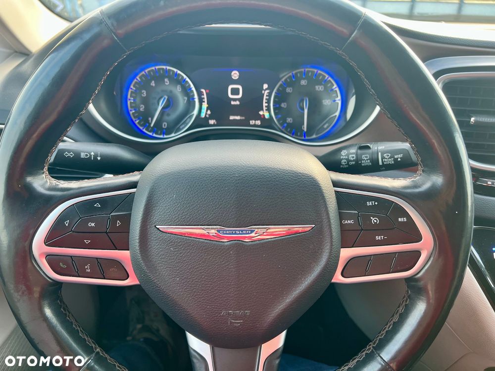Chrysler Pacifica - 25