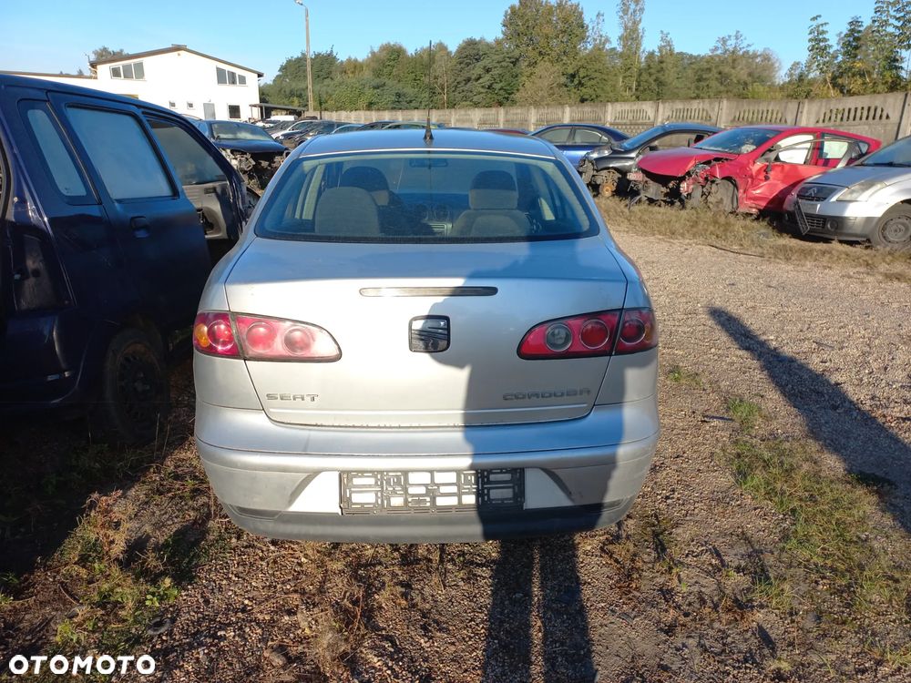 Seat Ibiza III Cordoba 05r lampa tylna prawa lewa europa w błotnik - 1