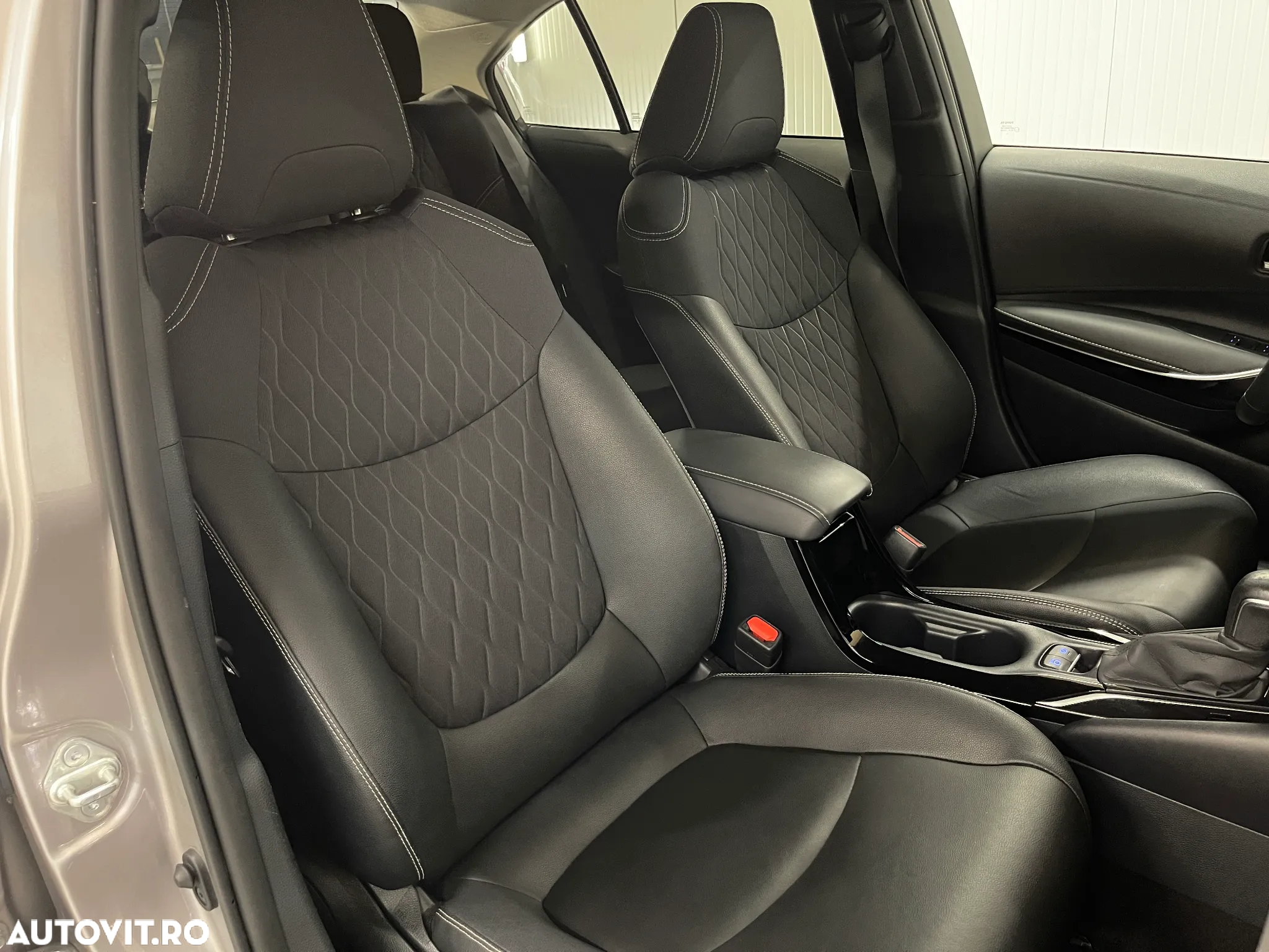 Toyota Corolla Sedan 1.8 HSD Exclusive - 9