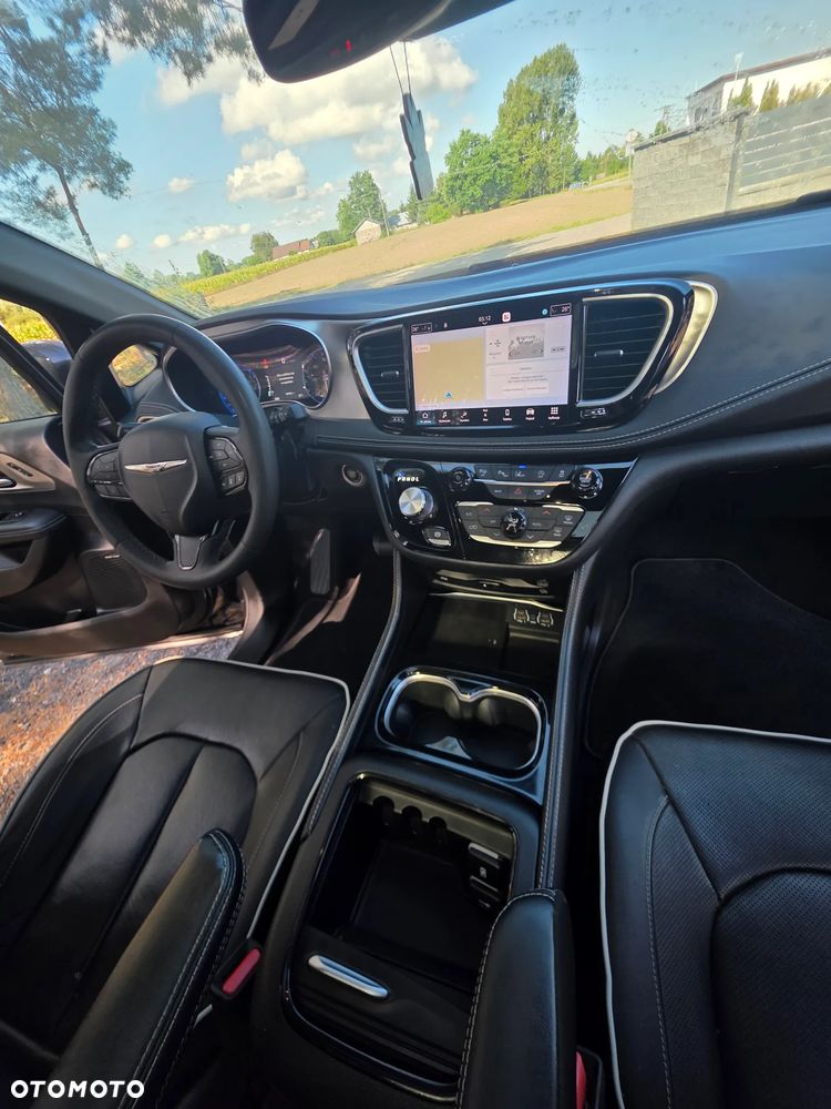 Chrysler Pacifica - 38