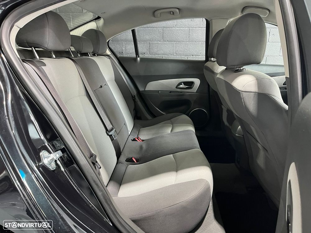 Chevrolet Cruze SW - 13