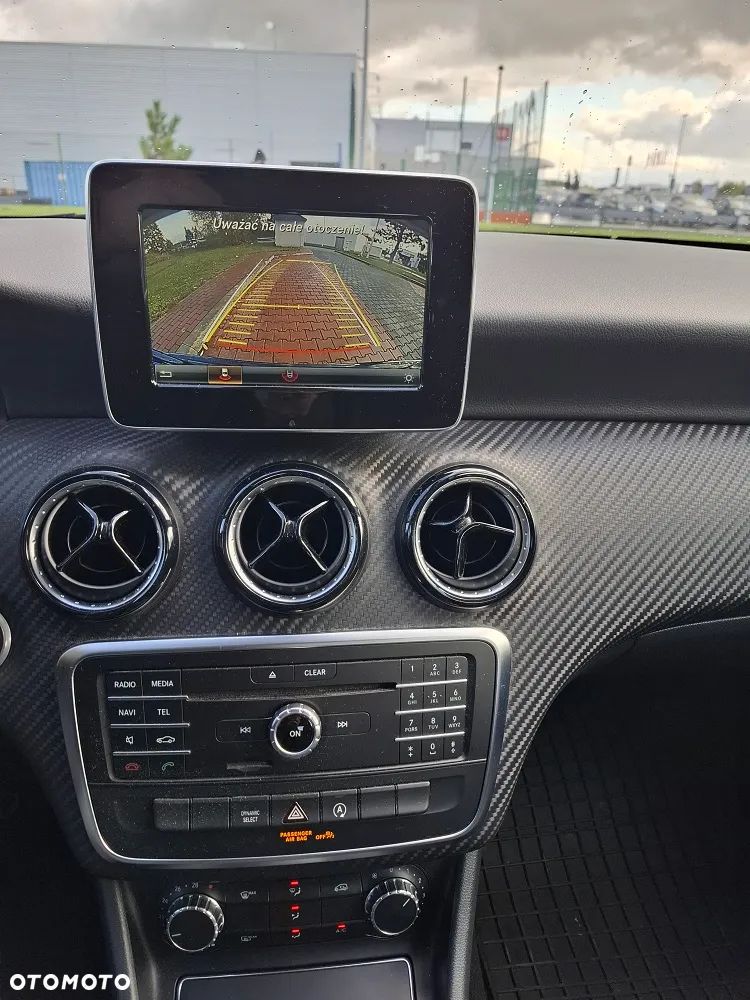 Mercedes-Benz GLA 180 7G-DCT Urban - 13