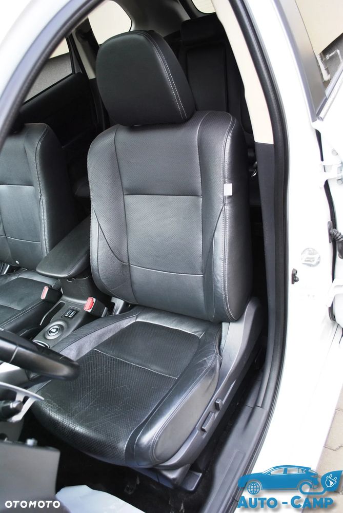 Mitsubishi Outlander Instyle NAVI + - 28
