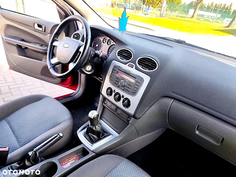Ford Focus 1.6 16V Ambiente - 12