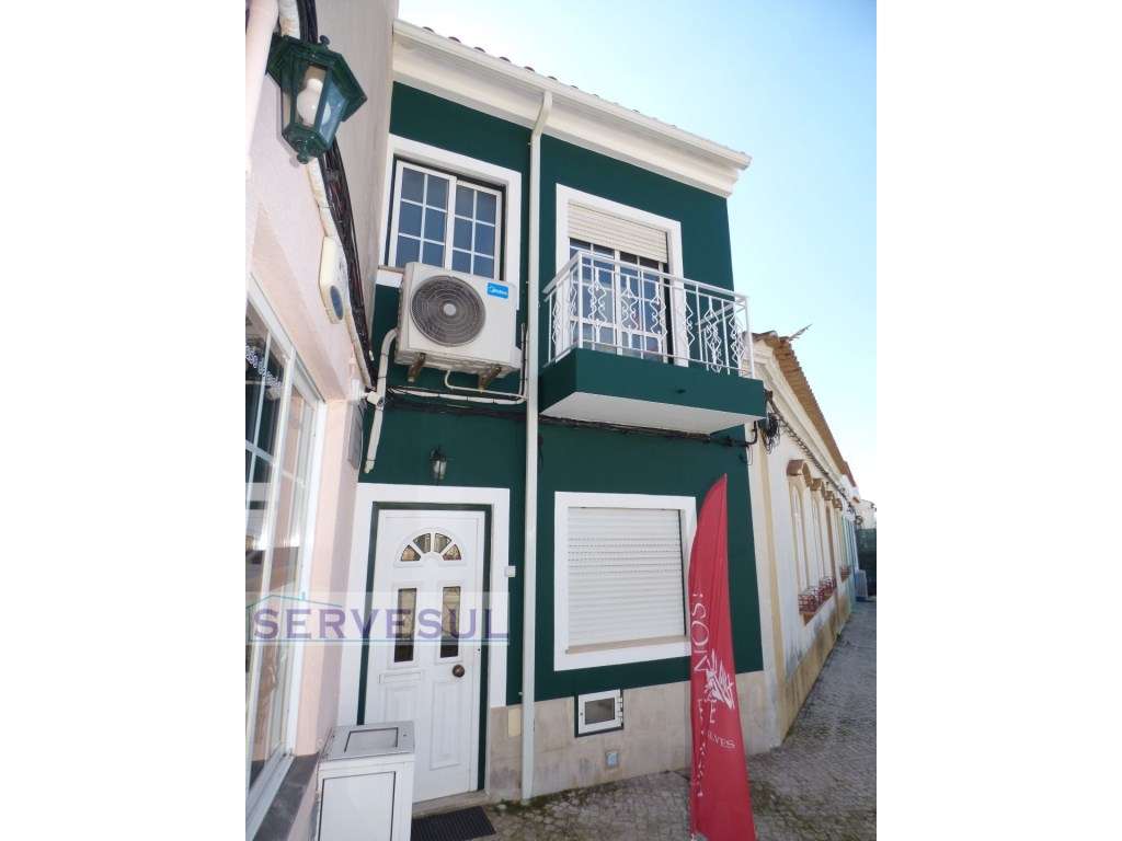 Propriedade composta por uma casa de habitação Duplex com 2 quartos... - Grande imagem: 4/17