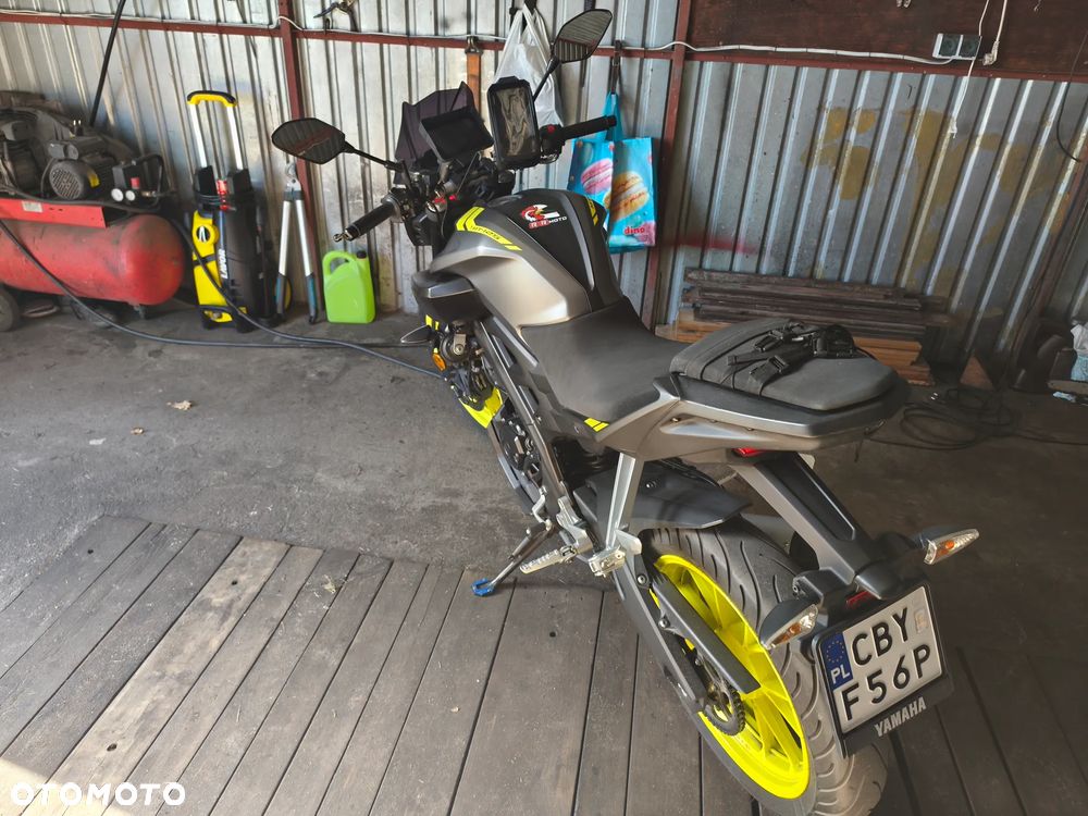 Yamaha MT - 5
