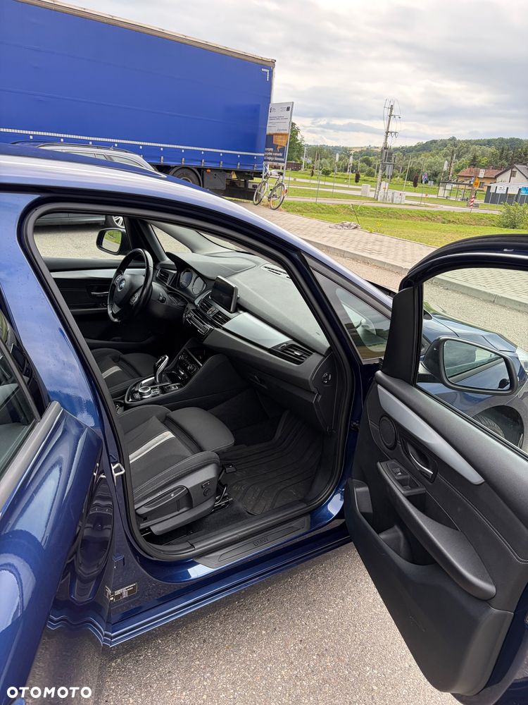 BMW Seria 2 218d - 11