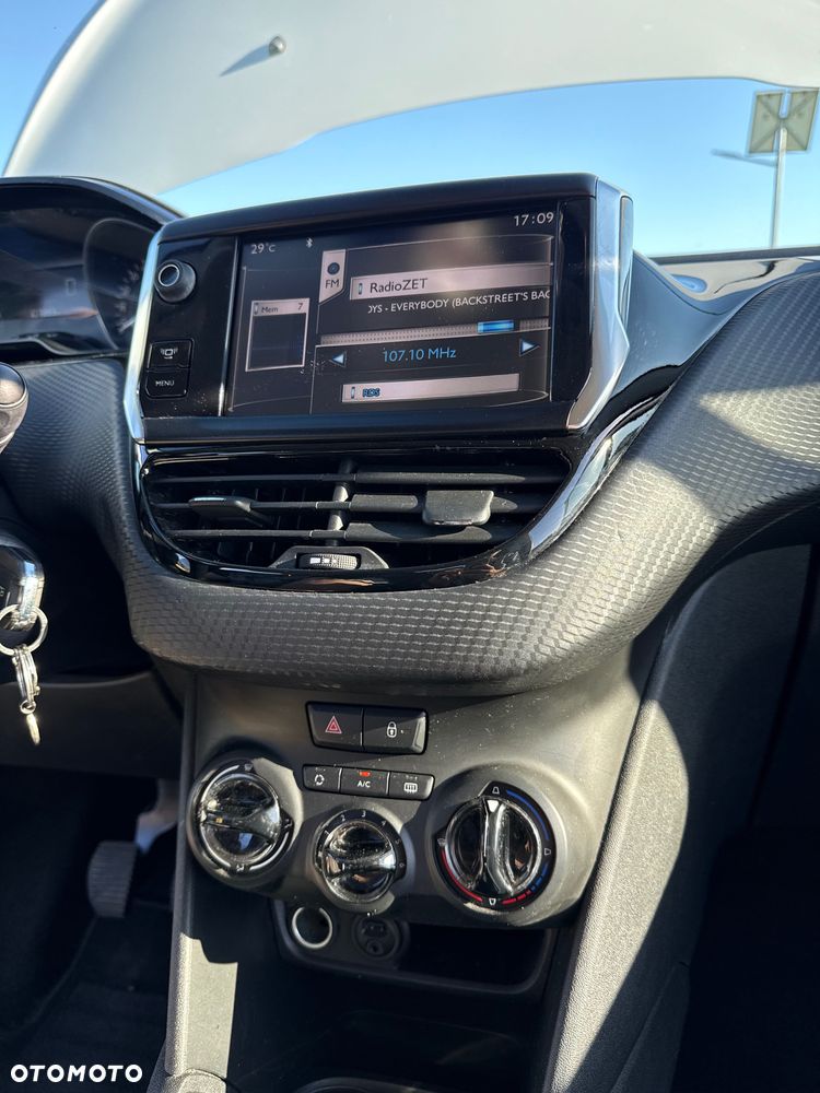 Peugeot 208 - 7