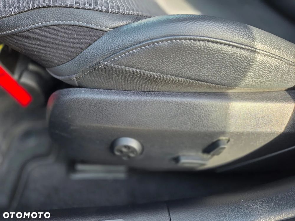 Mercedes-Benz Klasa C 200 mHEV 4-Matic Avantgarde - 23