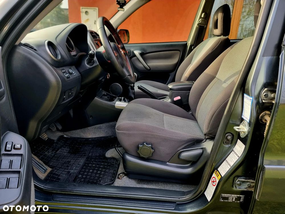 Toyota RAV4 D-4D 4x4 - 12