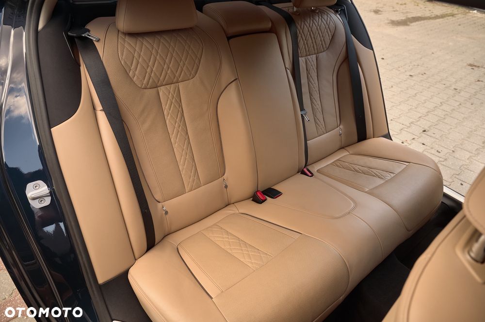BMW Seria 7 740Li - 22