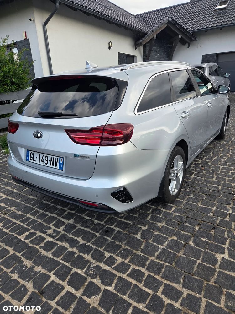 Kia Ceed 1.6 CRDi Eco-Dynamics+ (48V Mild-Hybrid) Platinum Edition - 16