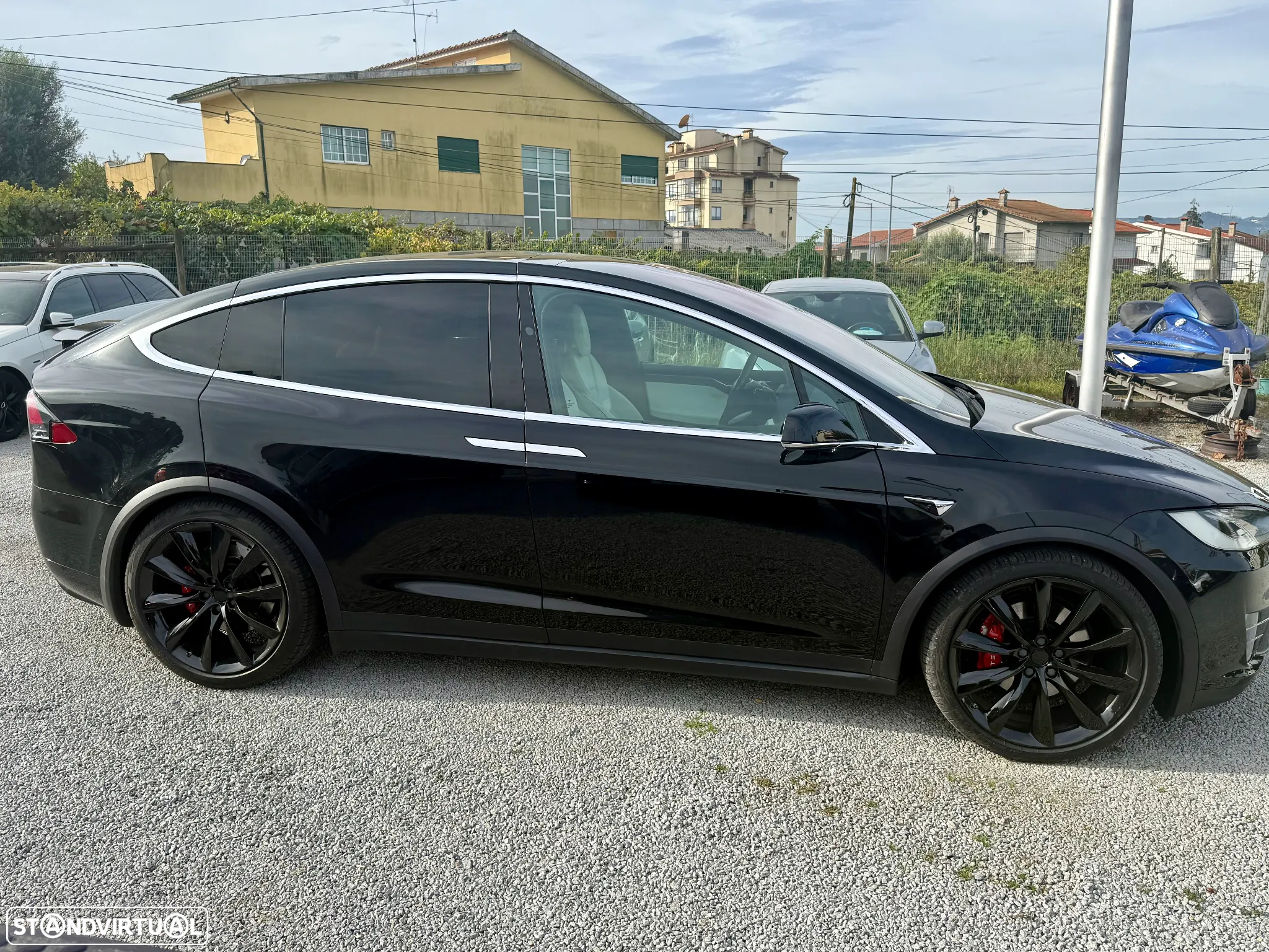 Tesla Model X - 4