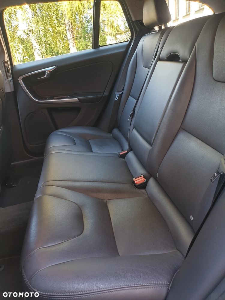 Volvo V60 D3 Geartronic Summum - 35