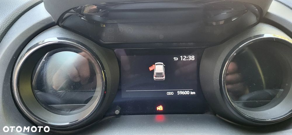 Toyota Yaris Hybrid 100 Selection - 10
