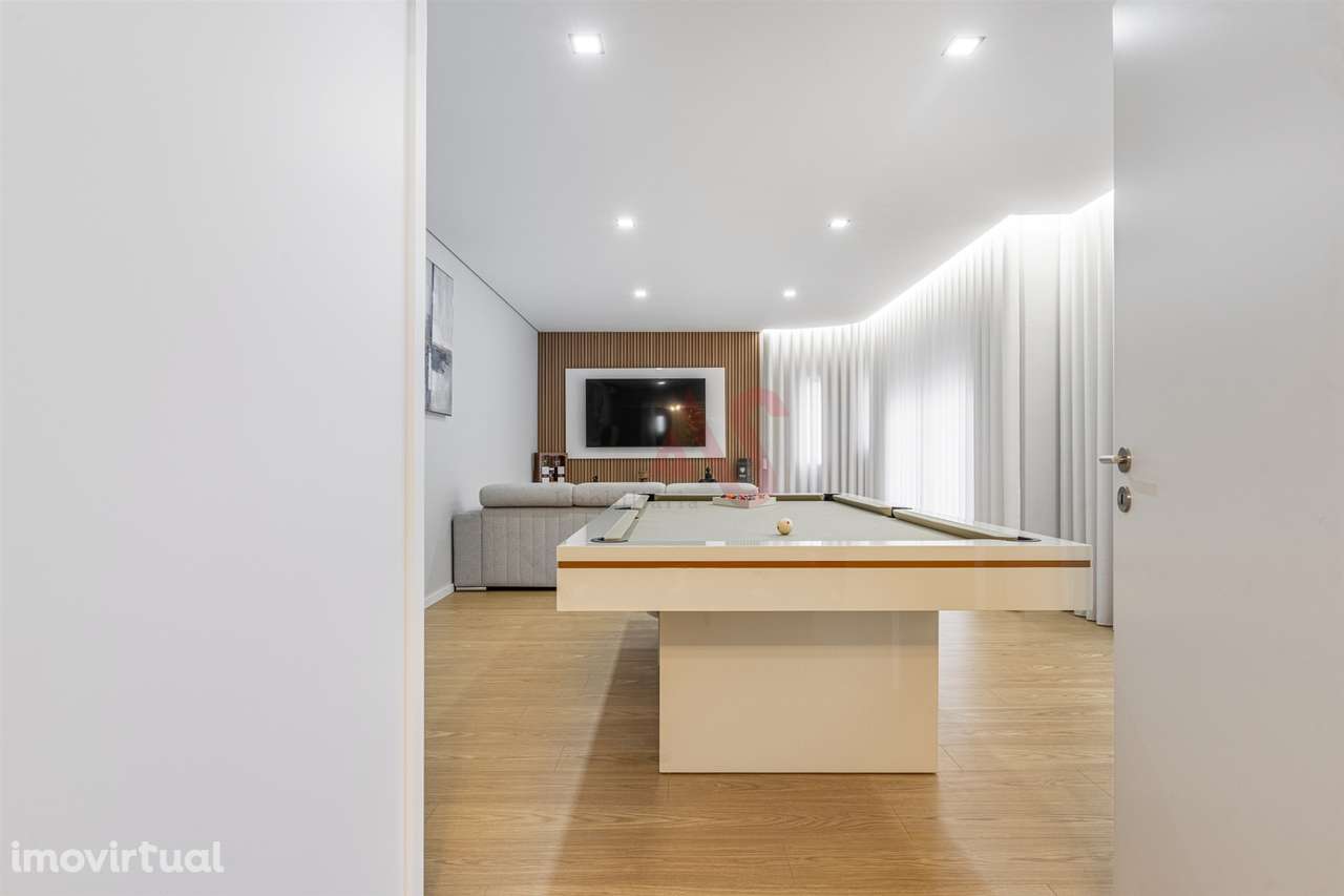 🏡 Moradia T4 + T1 com Jardim, Garagem e Excelente Localização - Grande imagem: 3/29