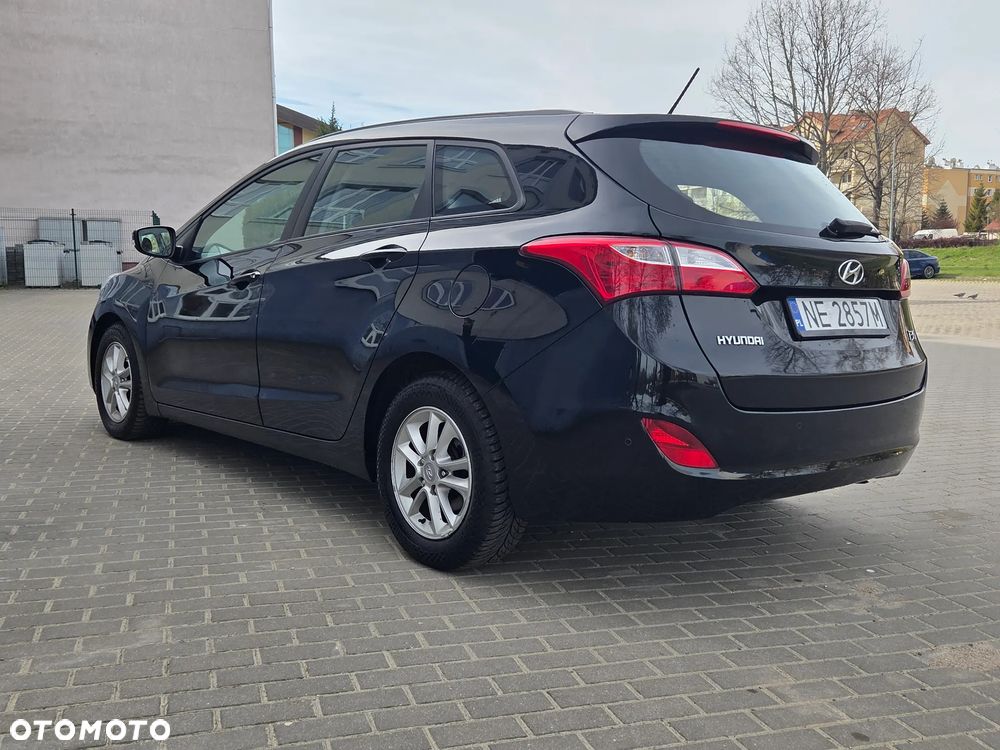Hyundai i30 blue Kombi 1.6 CRDi Style - 12