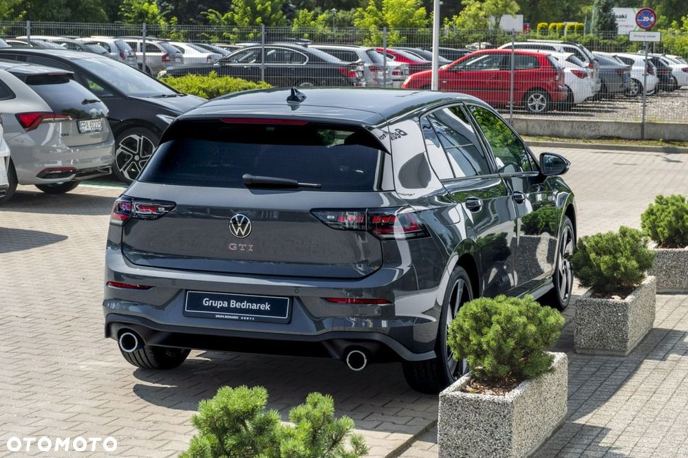 Volkswagen Golf - 10
