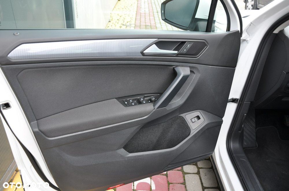 Volkswagen Tiguan - 10