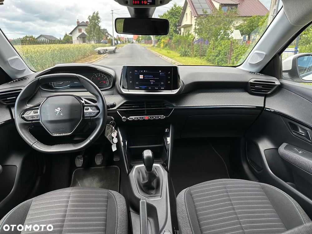Peugeot 208 - 12