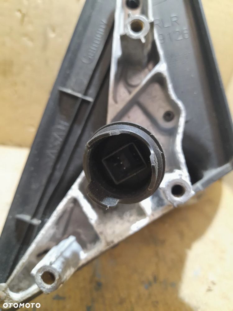 # LUSTERKO PRAWE 5 PIN BMW E90  DO MALOWANIA - 4