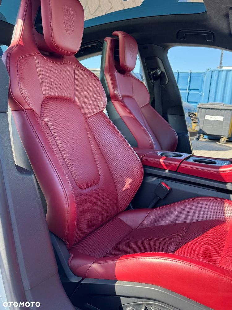 Porsche Taycan GTS - 22