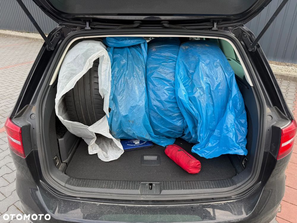 Volkswagen Passat - 17