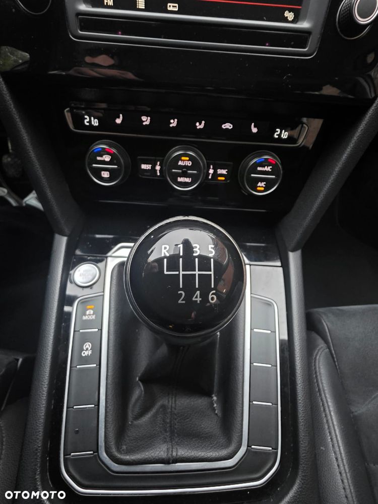 Volkswagen Passat - 17