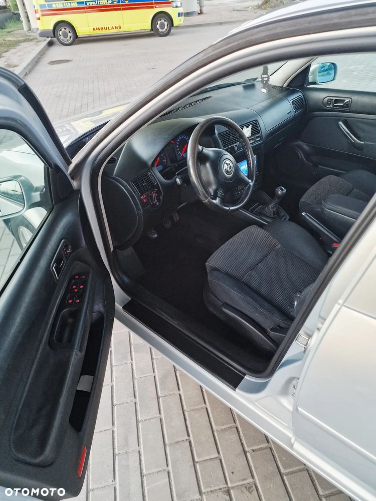 Volkswagen Golf 1.6 Highline - 11
