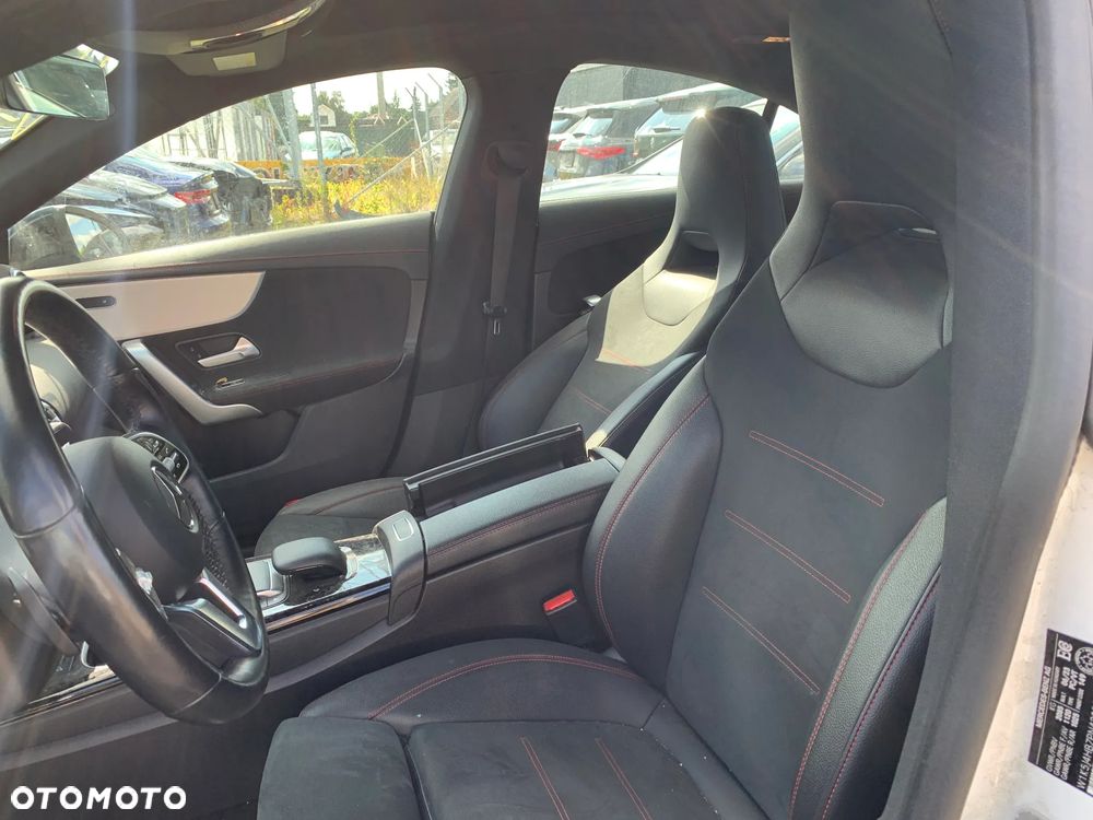 Mercedes-Benz CLA 250 4Matic 7G-DCT - 14