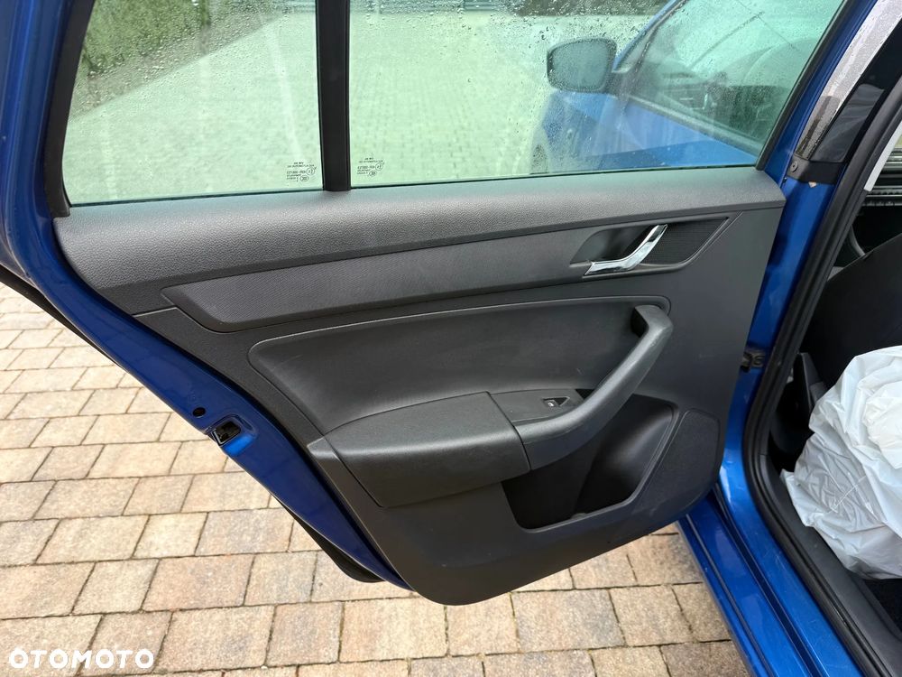 Skoda RAPID Spb 1.2 TSI Active Max - 15