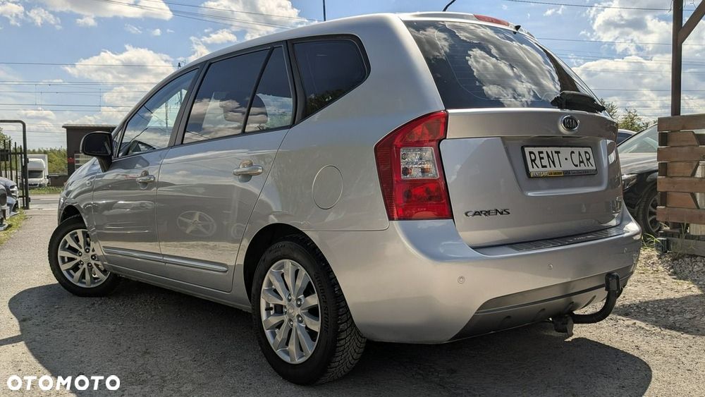 Kia Carens - 10