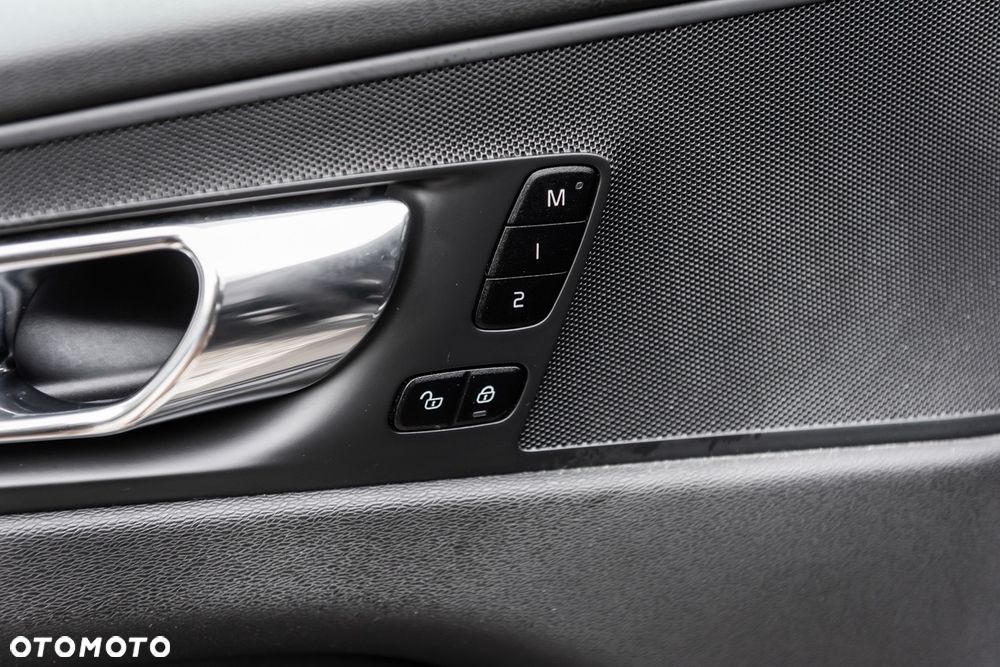 Volvo XC 60 D4 Drive-E R-Design Kinetic - 16