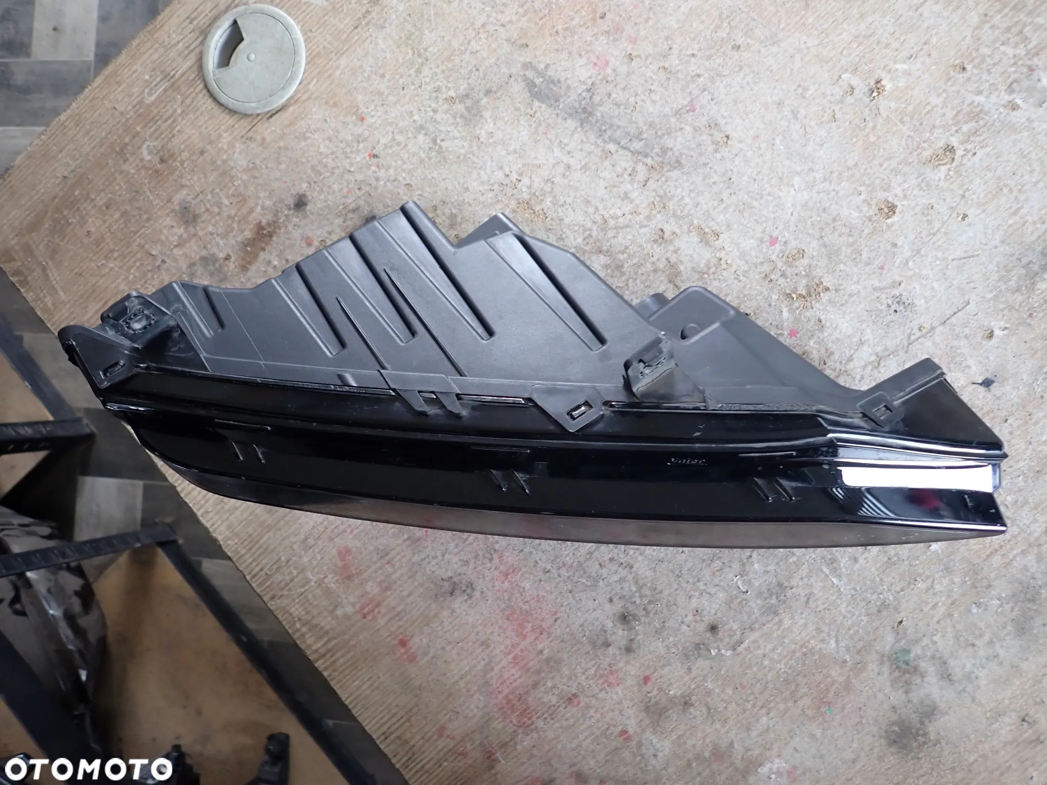 SKODA SUPERB III LIFT HALOGEN PRAWY 3V0941700B - 3