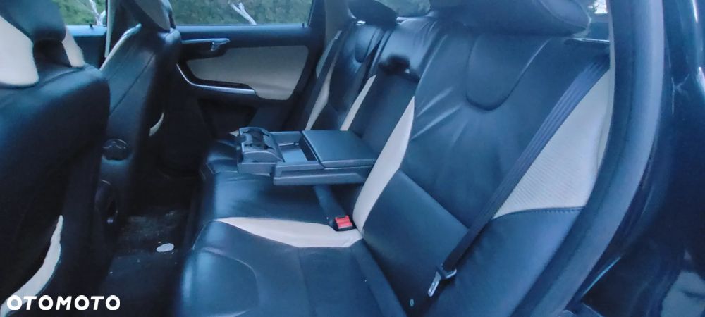 Volvo XC 60 D5 AWD Geartronic Kinetic - 7