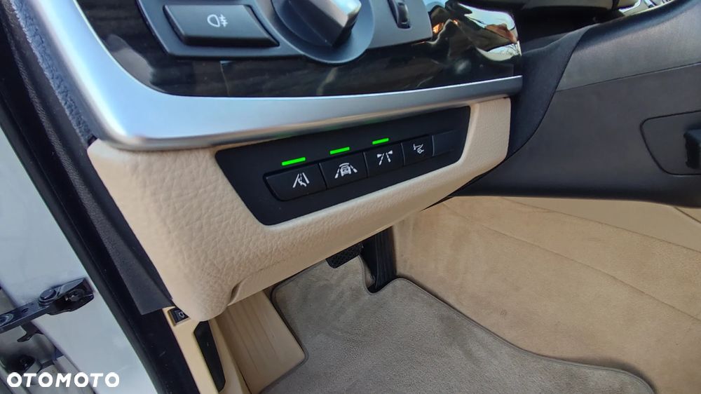 BMW Seria 5 535i xDrive Luxury Line - 17