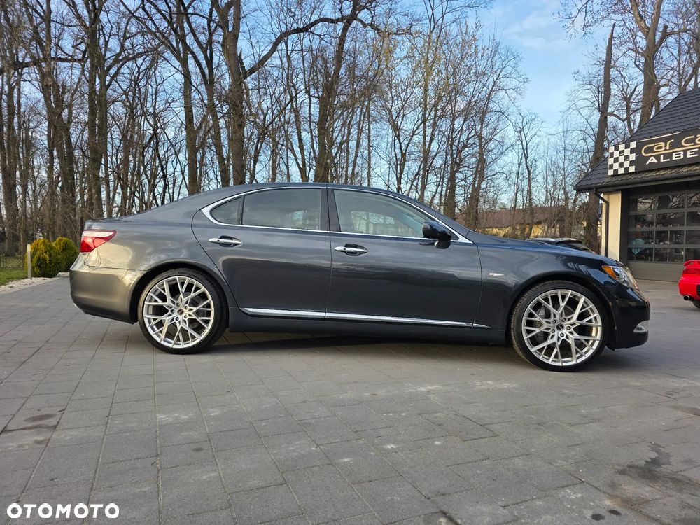 Lexus LS - 22