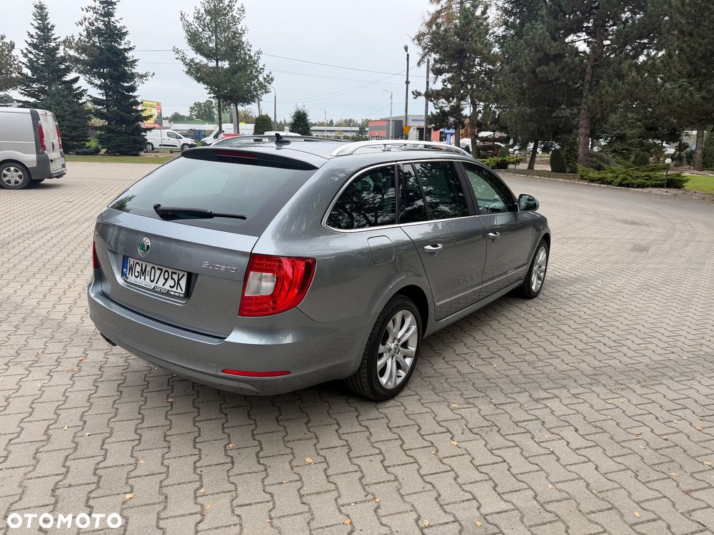 Skoda Superb 2012 photo 4