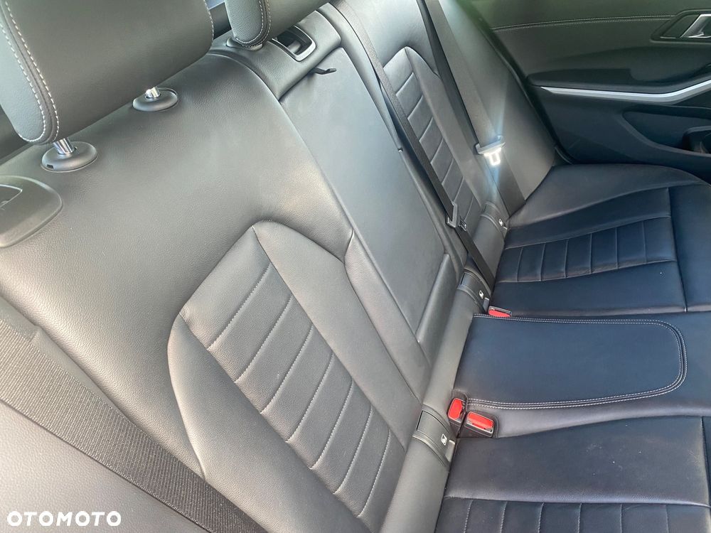 BMW Seria 3 318i - 21