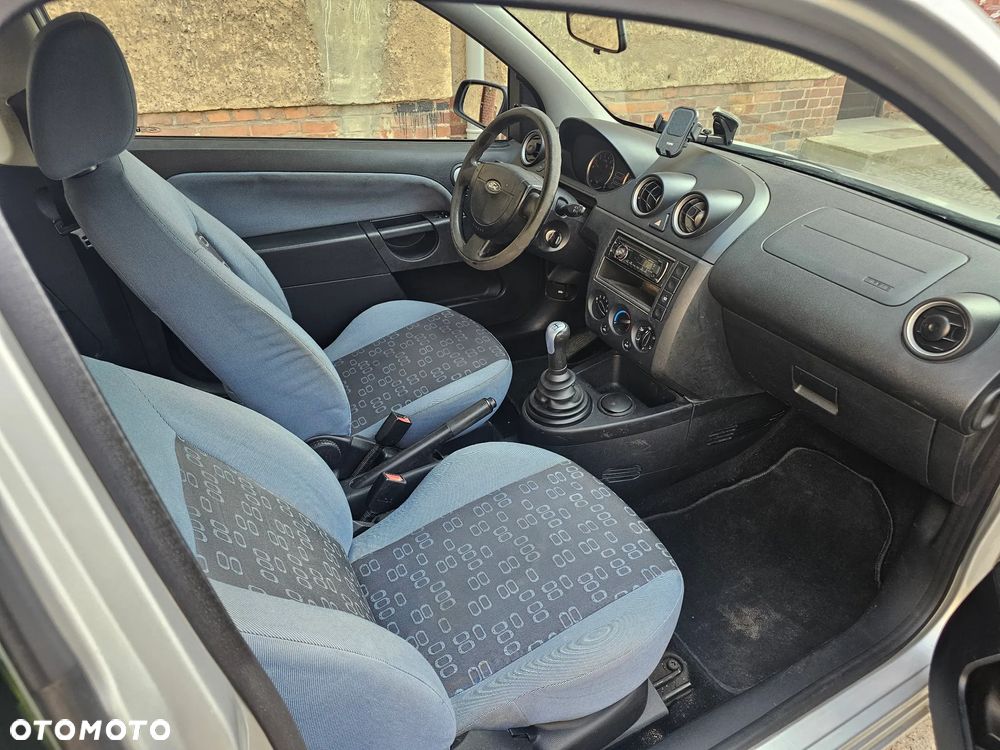 Ford Fiesta 1.3 Ghia - 8
