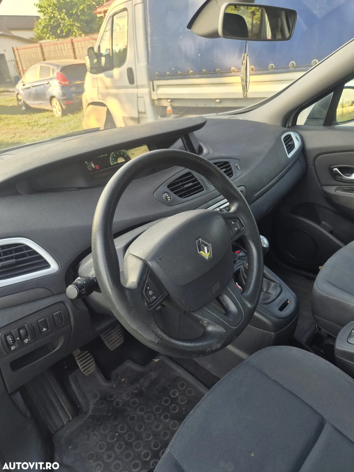 Renault Grand Scenic - 26