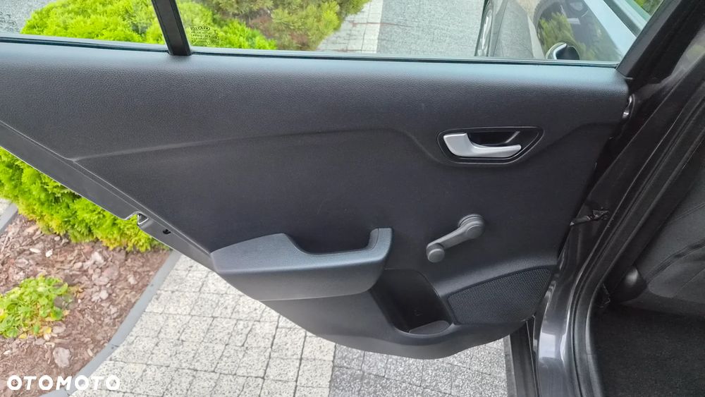 Kia Rio - 26