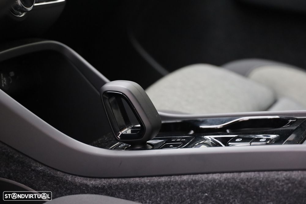 Volvo XC 40 2.0 B3 Plus Dark - 14