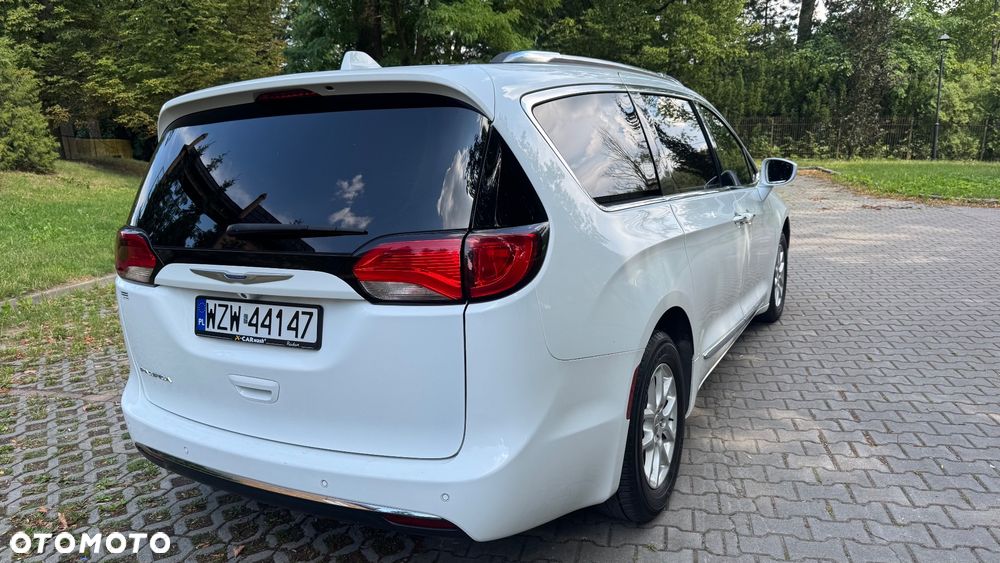 Chrysler Pacifica - 10