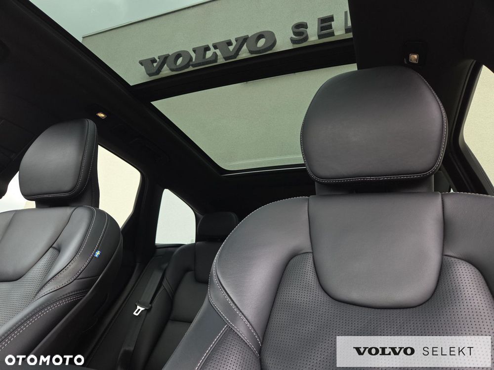 Volvo XC 60 T8 Plug-In Hybrid AWD R-Design - 24