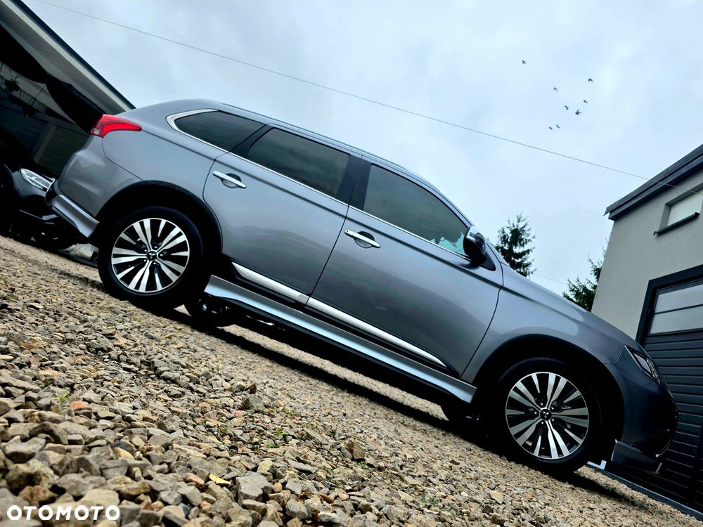 Mitsubishi Outlander 2.0 Instyle + 4WD CVT - 39