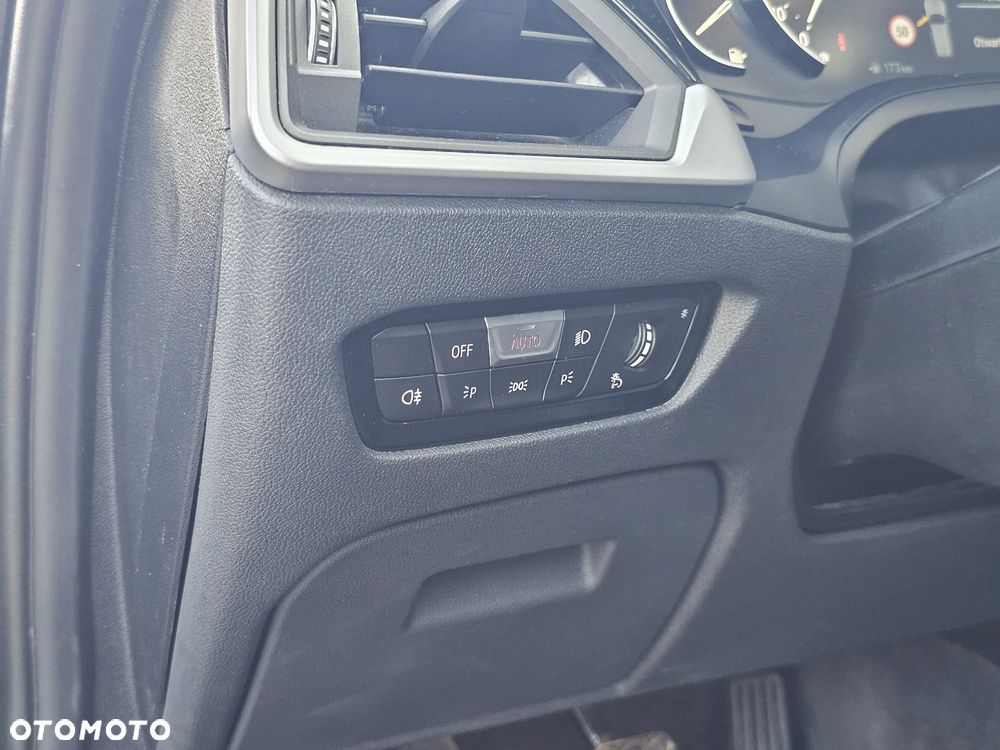 BMW Seria 3 318d Sport Line - 24