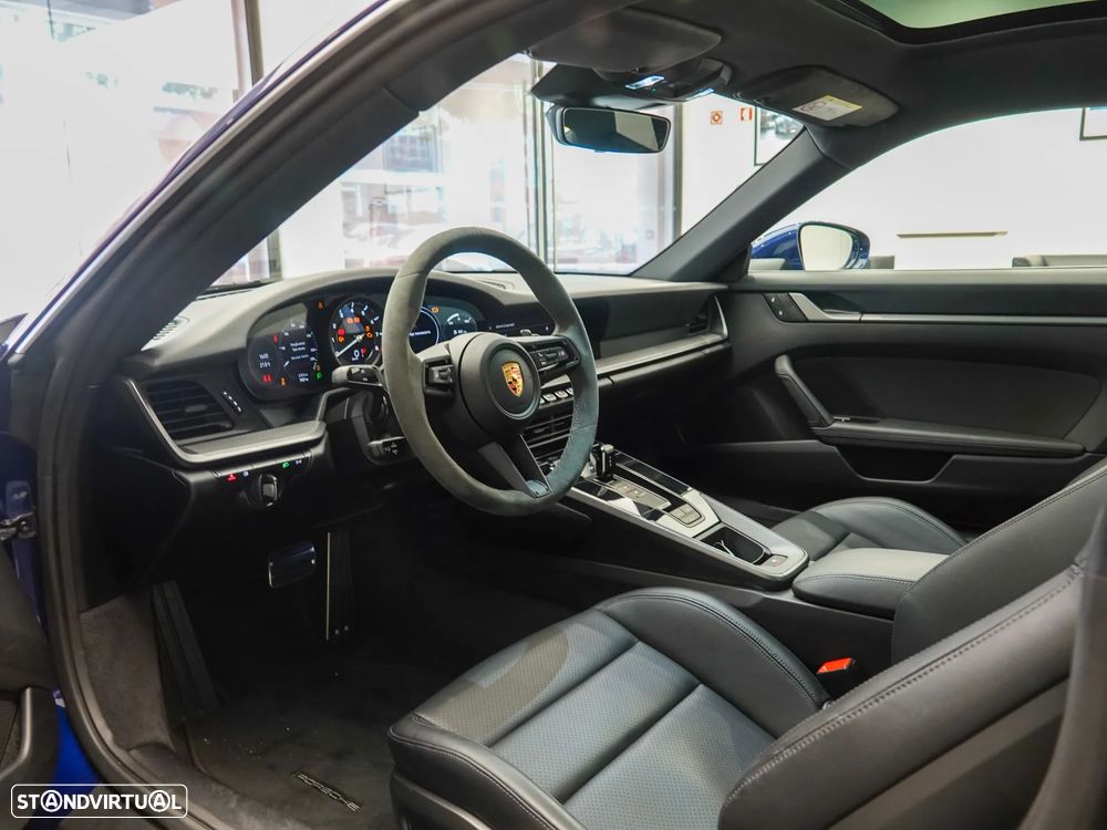 Porsche 911 (992) Carrera PDK - 21