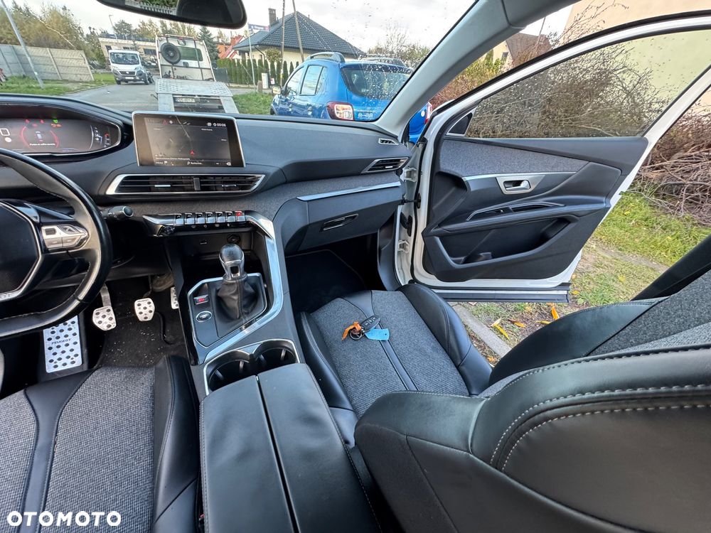 Peugeot 3008 PureTech 130 Stop & Start GPF Allure - 12